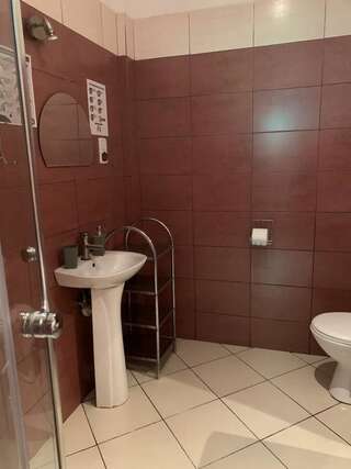 Проживание в семье Noclegi Kłodzko Verona Клодзко Трехместный номер с собственной ванной комнатой-2
